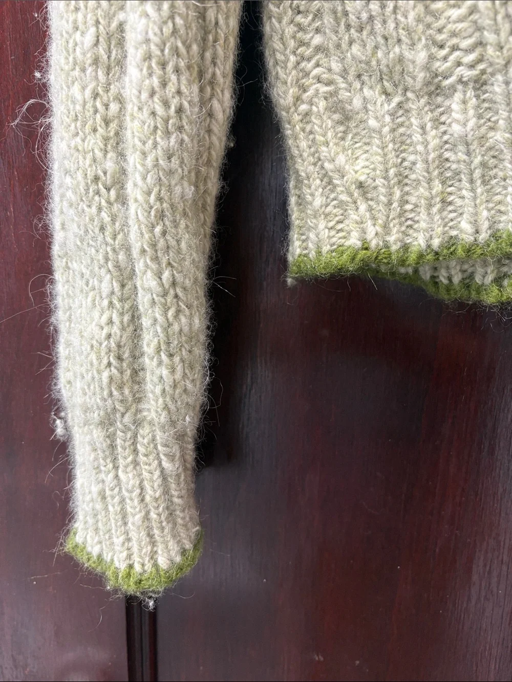 Vintage Women’s Wool Size Large Ribbed Turtleneck Sweater Light Green